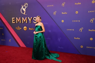 Naomi Watts durante la alfombra roja de los premios Emmys 2024 celebrados en el teatro Peacock de Los Ángeles.