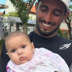 Los surfistas brasileños de olas gigantes, héroes entre inundaciones mortales