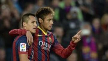 Neymar y Alexis celebran uno de los goles del Barcelona.