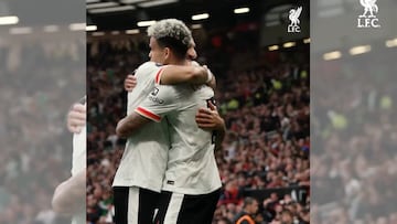 Liverpool goleó tres a cero al Manchester United y Salah y Luis Díaz fueron las figuras del partido.