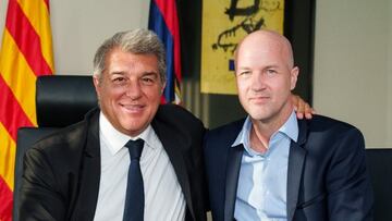 Jordi Cruyff, con Joan Laporta el día de su llegada.