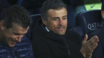 Camp Nou sings in support of Luis Enrique