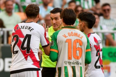 El arbitraje en La Cartuja indigna al Rayo otra vez