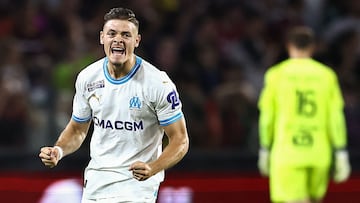 Marseille�s Portuguese forward #09 Vitor Manuel (L) celebrates the second goal for his team during the French L1 football match between FC Metz and Olympique Marseille (OM) at the Saint-Symphorien Stadium in Longeville-les-Metz, eastern France, on August 18, 2023. (Photo by SEBASTIEN BOZON / AFP)