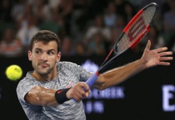 Grigor Dimitrov hace un revés durante el segundo set.