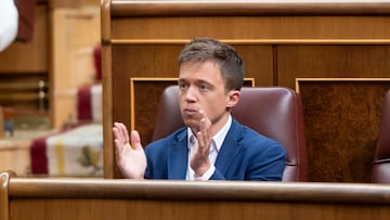 El diputado de Sumar Iñigo Errejón aplaude durante una sesión plenaria en el Congreso de los Diputados, a 11 de septiembre de 2024, en Madrid (España). La financiación singular para Cataluña pactada entre el PSC y ERC es uno de los temas clave de hoy de la primera sesión de control al Gobierno en el Congreso tras el periodo vacacional, con varias preguntas de PP y Junts a ministros del Gobierno.
Alberto Ortega / Europa Press
11/09/2024