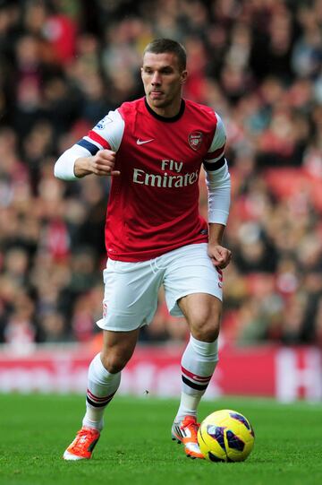 En su paso por el Bayer Múnich, fue compañero de Lukas Podolski con quien nada más estuvo en la cancha con él por 13 minutos en el encuentro frente a Werder Bremen.
