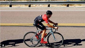 Alberto Contador rueda por las rampas del Monte Lemmon durante la concentraci&oacute;n del Polartec-Kometa en Arizona.