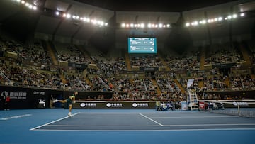 Beijing (China), 02/10/2023.- Carlos Alcaraz of Spain serves the ball during his men's singles quarter-final match against Casper Ruud of Norway at the China Open tennis tournament in Beijing, China, 02 October 2023. (Tenis, Noruega, España) EFE/EPA/MARK R. CRISTINO