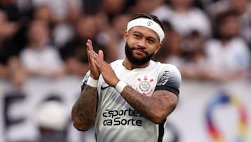 Soccer Football - Brasileiro Championship - Corinthians v Atletico Goianiense - Arena Corinthians, Sao Paulo, Brazil - September 21, 2024 Corinthians' Memphis Depay reacts REUTERS/Carla Carniel