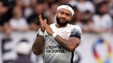 Memphis Depay, en un partido con Corinthians.