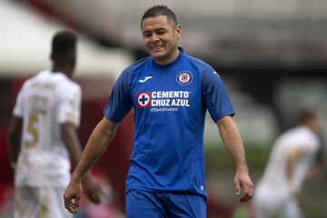 El defensa central de Cruz Azul sufrió ruptura de ligamento cruzado de la rodilla izquierda durante juego ante Portomore United de Jamaica, correspondiente a la ida de los octavos de final de vuelta de Concachampions 2020. Su regreso aún se desconoce, pero se maneja que sería de 7 a nueve meses de recuperación.