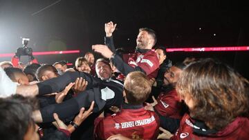 El Vissel dice adiós al Guaje Villa con honores de emperador