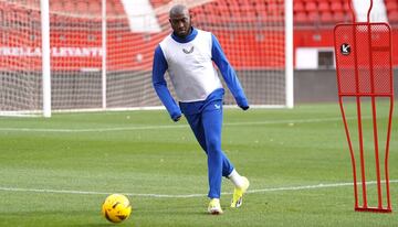 Ibrahima Koné durante uno de sus entrenamientos,.