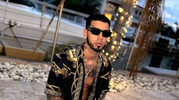 Anuel responde a las indirectas de Karol G y Shakira en ‘TQG’ en su nueva canción