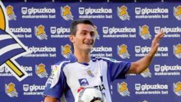 <b>ADIÓS. </b>Joseba Llorente jugará esta campaña en la Real Sociedad.