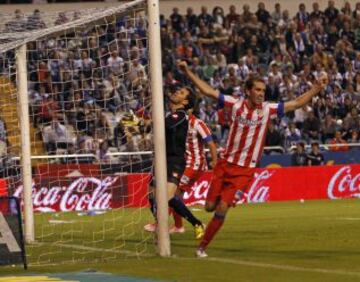 Gol anulado a Godín por fuera de juego.