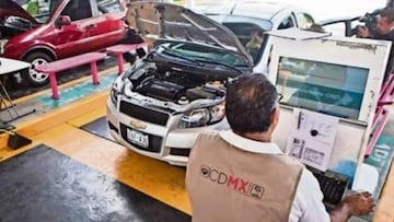 Los autos de CDMX con engomado rosa y rojo tienen la obligación de realizar su verificación durante este mes de septiembre.