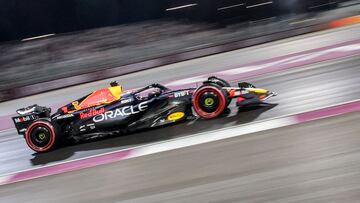 Verstappen, con el Red Bull en Qatar.