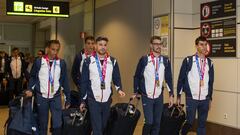 Parte de los medallistas del Europeo de Glasgow a su llegada al aeropuerto de Madrid.
Manu Guijarro, Ana Peleteiro, Lucas Bua, Óscar Husillos, Álvaro de Arriba y Jesús Gómez.
