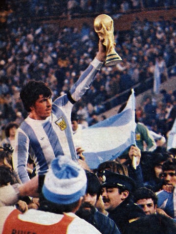 El gran capitán de la Argentina de 1978 marcó tendencia en el juego de medio campo. También jugó en España 1982.