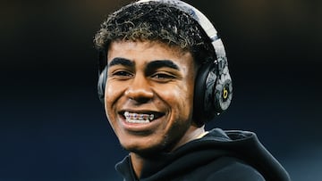 MADRID, SPAIN - OCTOBER 26: Lamine Yamal of FC Barcelona smiles on pitch ahead of the LaLiga match between Real Madrid CF and FC Barcelona at Estadio Santiago Bernabeu on October 26, 2024 in Madrid, Spain. (Photo by David Ramos/Getty Images)