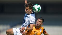 El defensa argentino Gustavo Cabral durante un partido de la liga mexicana entre Pachuca y Pumas.