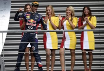 Piloto australiano de Red Bull Racing Daniel Ricciardo celebrando  su victoria en el GP de Bélgica 