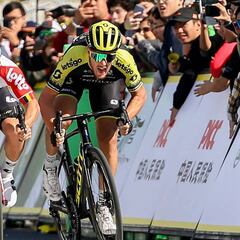 Ewan se impone en Shanghái con un combativo Bernal