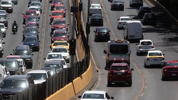 El programa Hoy No Circula prohíbe a los autos con engomado rojo circular en el Valle de México este miércoles 10 de septiembre del 2025.