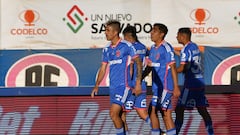 El jugador de Universidad de Chile, Leandro Fernandez, celebra su gol contra Cobresal durante el partido de Primera División disputado en el estadio El Cobre en El Salvador, Chile.