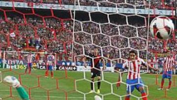 <b>PRECISO. </b>Falcao engañó a Dani Giménez y conseguía así frente al Rayo su séptimo gol de penalti.