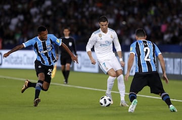 Cristiano Ronaldo con el bal¨®n.