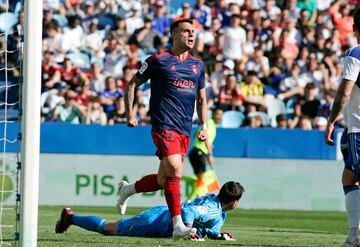 El defensa del equipo albaceteño se estrenó como goleador y permite a los de Albés seguir soñando con jugar el playoff de ascenso a Primera División. Siempre cumple en defensa, en esta ocasión también ayudó en ataque.