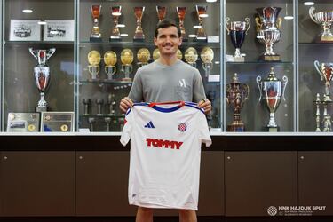 Guillamón: “¿Volver al Valencia? No seré yo quien cierre ese puerta"