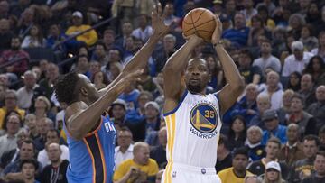 November 3, 2016; Oakland, CA, USA; Golden State Warriors forward Kevin Durant (35) shoots the basketball against Oklahoma City Thunder forward Jerami Grant (9) during the fourth quarter at Oracle Arena. The Warriors defeated the Thunder 122-96. Mandatory Credit: Kyle Terada-USA TODAY Sports