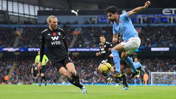 MANCHESTER, ENGLAND - NOVEMBER 05: Ilkay Gundogan of Manchester City battles with Tim Ream of Fulham during the Premier League match between Manchester City and Fulham FC at Etihad Stadium on November 5, 2022 in Manchester, United Kingdom. (Photo by Simon Stacpoole/Offside/Offside via Getty Images)