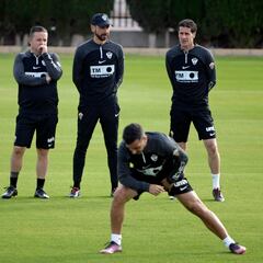 Pablo Machín dirige su primer entrenamiento en el Elche