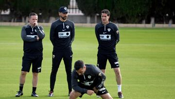 Pablo Machín dirige su primer entrenamiento en el Elche