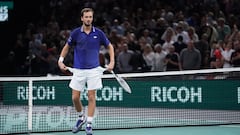 Medvedev celebra su victoria ante Gaston en Par&iacute;s-Bercy.