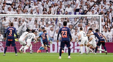 En un saque de esquina, Javi Rodríguez encontró un balón muerto dentro del área. Recortó y batió a Courtois.