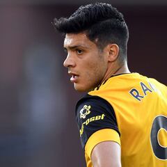 Raúl Jiménez atraviesa un momento de incertidumbre en Wolves
