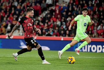 1-1. Sergi Darder rompe el fuera de juego del Barcelona con un pase al espacio, el balón le llega a Pablo Maffeo, se interna en el área y asiste a Vedat Muriqi para que remate a puerta vacía.