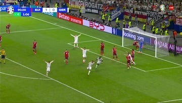 El milagroso gol que condena a Espa?a a verse con Alemania en cuartos: v¨¦anlo porque da miedo...