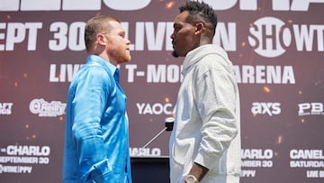 Saúl 'Canelo' Álvarez y Jermell Charlo, durante una rueda de prensa de la promoción de su combate del próximo 30 de septiembre en el T-Mobile Arena de Las  Vegas.