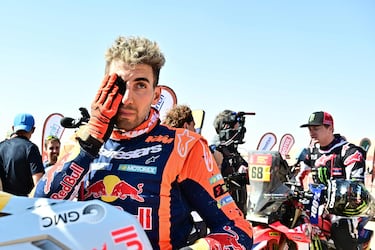 El piloto argentino Luciano Benavides reacciona después de competir con una Ktm 450 Rally Factory en la novena etapa. 