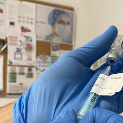 ¿Me tengo que poner la dosis de refuerzo si tengo solo una y he pasado la COVID?