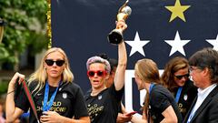 La selecci&oacute;n de Estados Unidos, con su capitana Megan Rapinoe a la cabeza, en las celebraciones tras ganar el Mundial 2019.