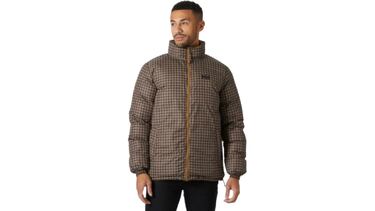 Descubre la colección de otoño-invierno 2025 de Helly Hansen: ropa especializada para la ciudad, el mar y la montaña