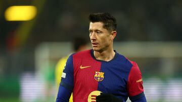 Soccer Football - Champions League - Borussia Dortmund v FC Barcelona - Signal Iduna Park, Dortmund, Germany - December 11, 2024 FC Barcelona's Robert Lewandowski reacts REUTERS/Leon Kuegeler
